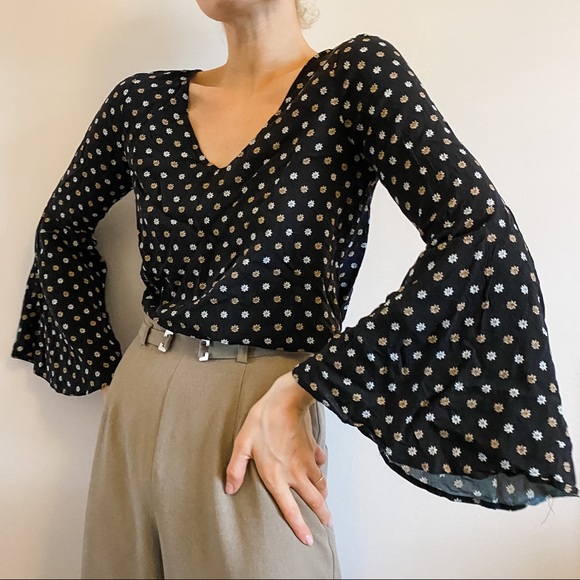 Express Tops - Black Daisy Print Bell Sleeve Keyhole Back Blouse
